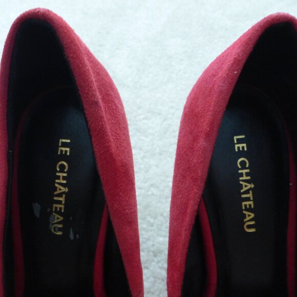 LE CHATEAU Red faux suede almond toe platform pumps - NWOT - Picture 10 of 10
